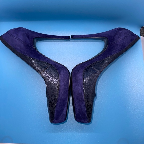 EUC BCBG Paris Elegant Black Blue Leather Suede Platform High Heels - Picture 5 of 7